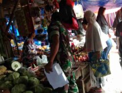 Pantau Stabilitas Harga, Babinsa Kel. Massepe Tinjau Pasar Amparita di Minggu Pagi