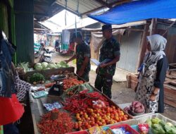 Babinsa Aktif Pantau Harga Bahan Pokok di Pasar Sentral Bilokka, Warga Bilang: “Kami Merasa Lebih Nyaman”