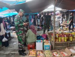 Pasar Bilokka Ramai, Babinsa Sidrap Jaga Stabilitas Harga