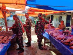 Turun Langsung ke Pasar, Ini Temuan Babinsa soal Harga Sembako di Sidrap