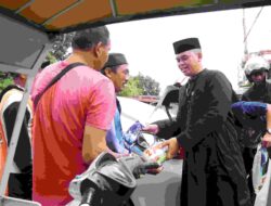 Jumat Berkah di Sidrap: Aksi Kapolres Fantry Taherong Bikin Haru Pengemudi Bentor