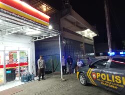 Polisi Keliling dan Berdialog: Strategi Humanis Polres Sidrap Jaga Keamanan Malam Hari