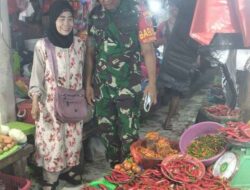 Babinsa Pangkajene Laksanakan Pemantauan Harga Bahan Pokok di Pasar Sentral