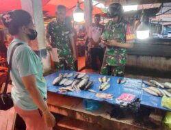 Babinsa Pantau Harga Bahan Pokok di Pasar Sentral Bilokka