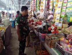 “Babinsa Sidrap Sidak Pasar Lawawoi, Ada Apa dengan Harga Sembako?”
