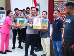 Polda Sulsel Bagikan 15.000 Paket Sembako dalam Rangka Hari Bhayangkara ke-79*