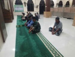 Pererat Silaturahmi dan Jaga Kondusifitas, Babinsa Kodim 1420/Sidrap Laksanakan Safari Subuh dan Komsos Serentak