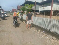 TNI dan Warga Kompak Bersihkan Saluran Air di Tellu Limpoe, Wujudkan Lingkungan Bersih dan Sehat