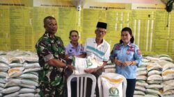 Babinsa Turun Tangan Awasi Penyaluran Beras di Sidrap, Ada Apa?