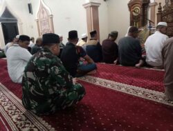 Babinsa Kodim 1420/Sidrap Safari Subuh, Dekatkan Diri dengan Warga Lewat Komsos