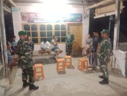 Patroli Malam, Babinsa Koramil 02/Tellu Limpoe Ciptakan Kondusifitas Wilayah Binaan