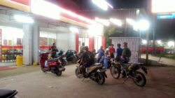 Babinsa Koramil 1420-05 dan Damkar Gelar Patroli Siskamling di Tanru Tedong