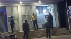 Tingkatkan Kemanan Wilayah, Babinsa dan Damkar Sinergi Patroli Malam di Desa Corawali