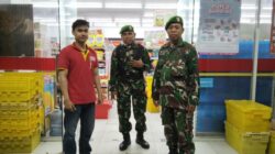 Jamin Keamanan Malam Takbiran, Danposramil Pitu Riawa Pimpin Patroli Siskamling di Desa Sumpang Mango